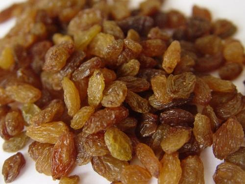 raisins is the natural way to cure low blood sugar